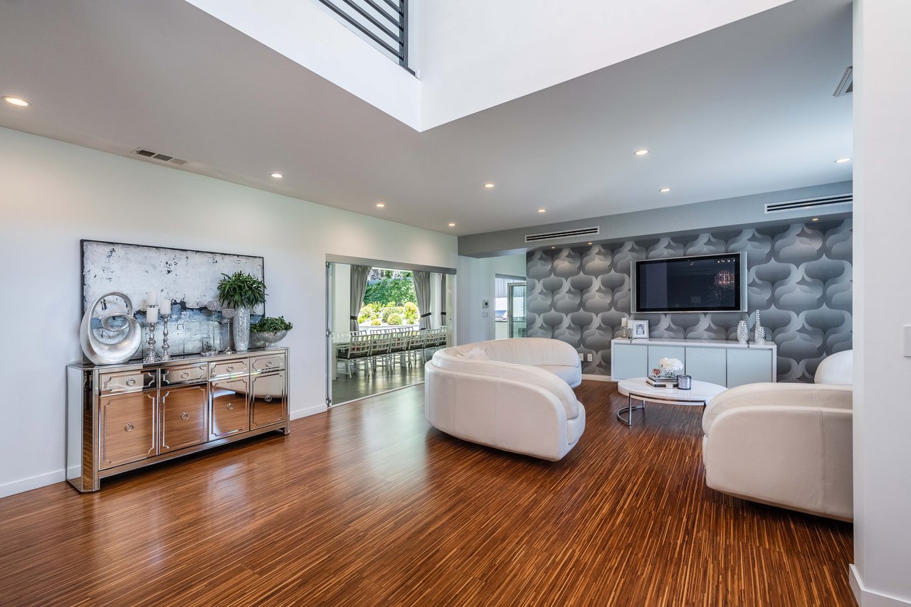 691 East Las Flores