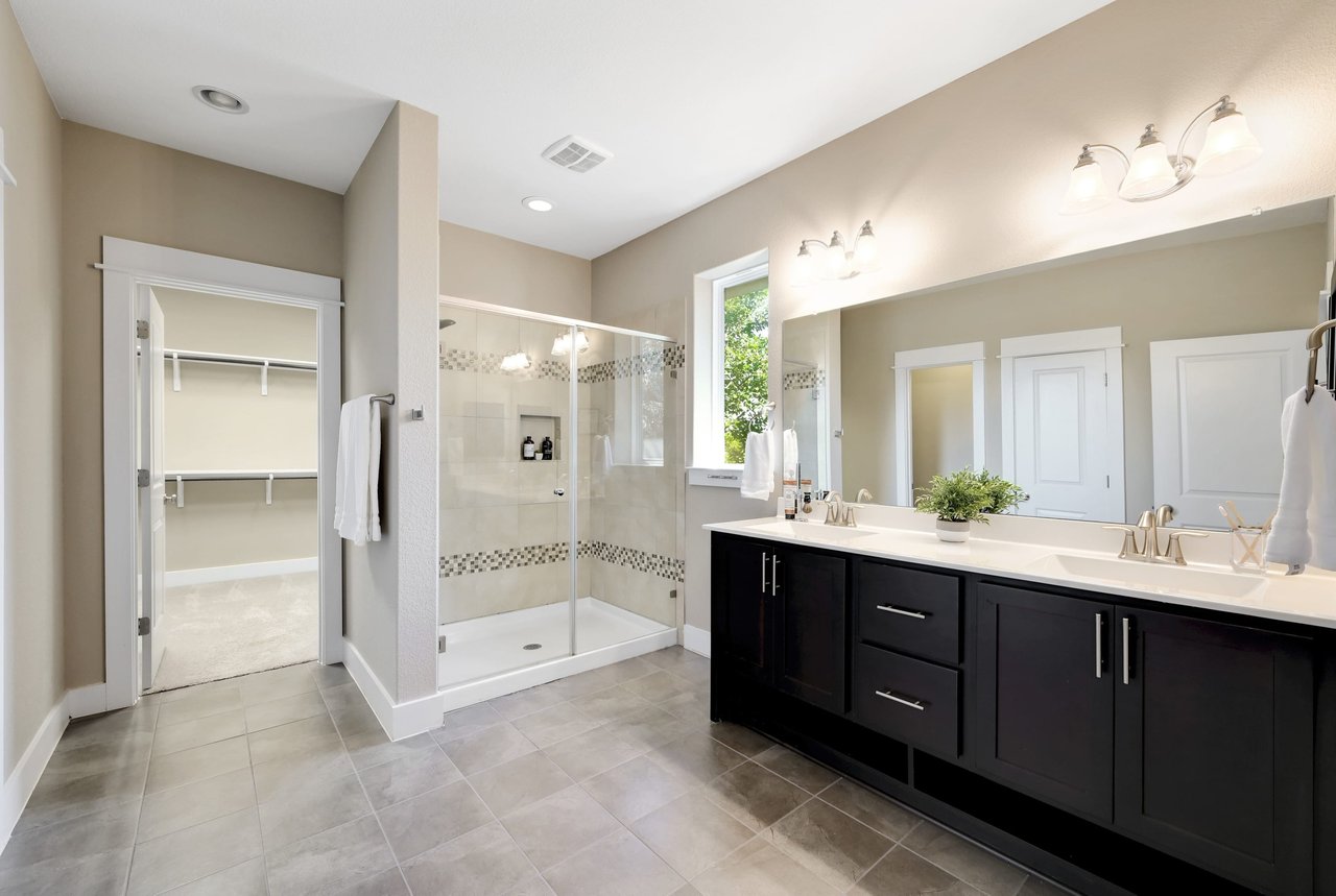 712 Waterfall Way