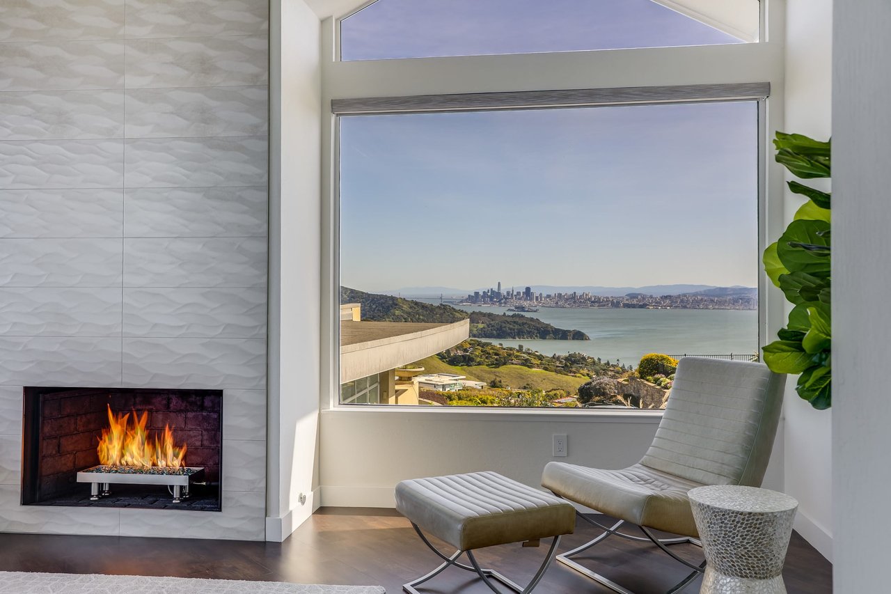 Spectacular Contemporary View Residence 