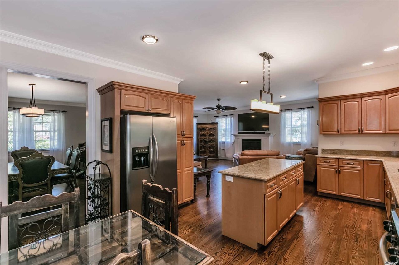 5 Cannon Ct, Huntington