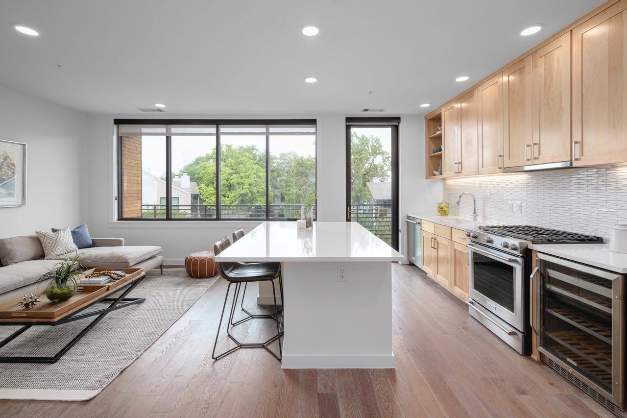 900 S 1st St #405, Austin, Texas 78704