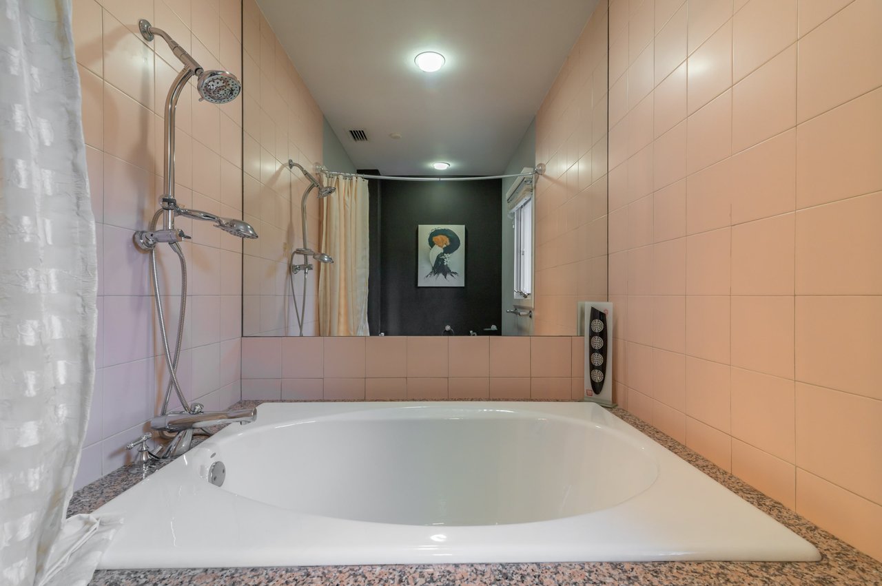 Prestigious Address in Lido Shores