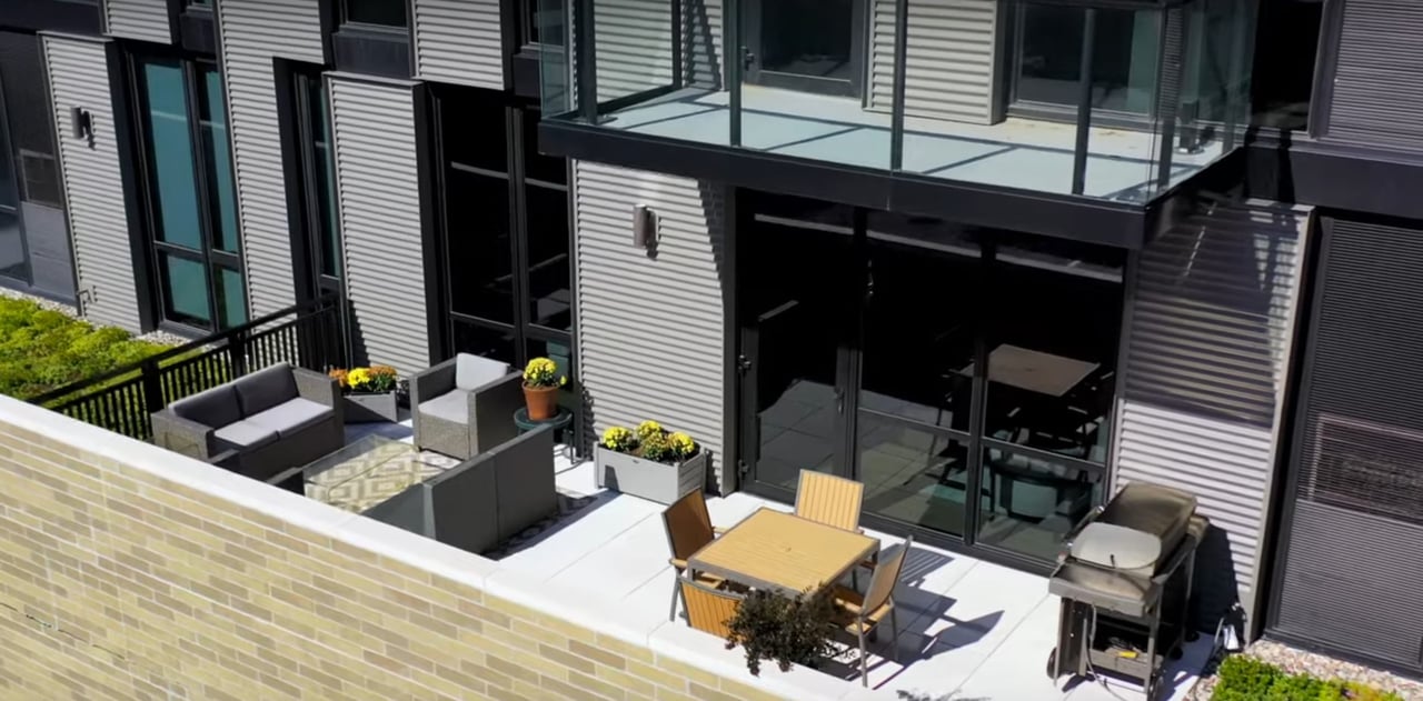 West Loop Luxury: 111 S Peoria St, #210