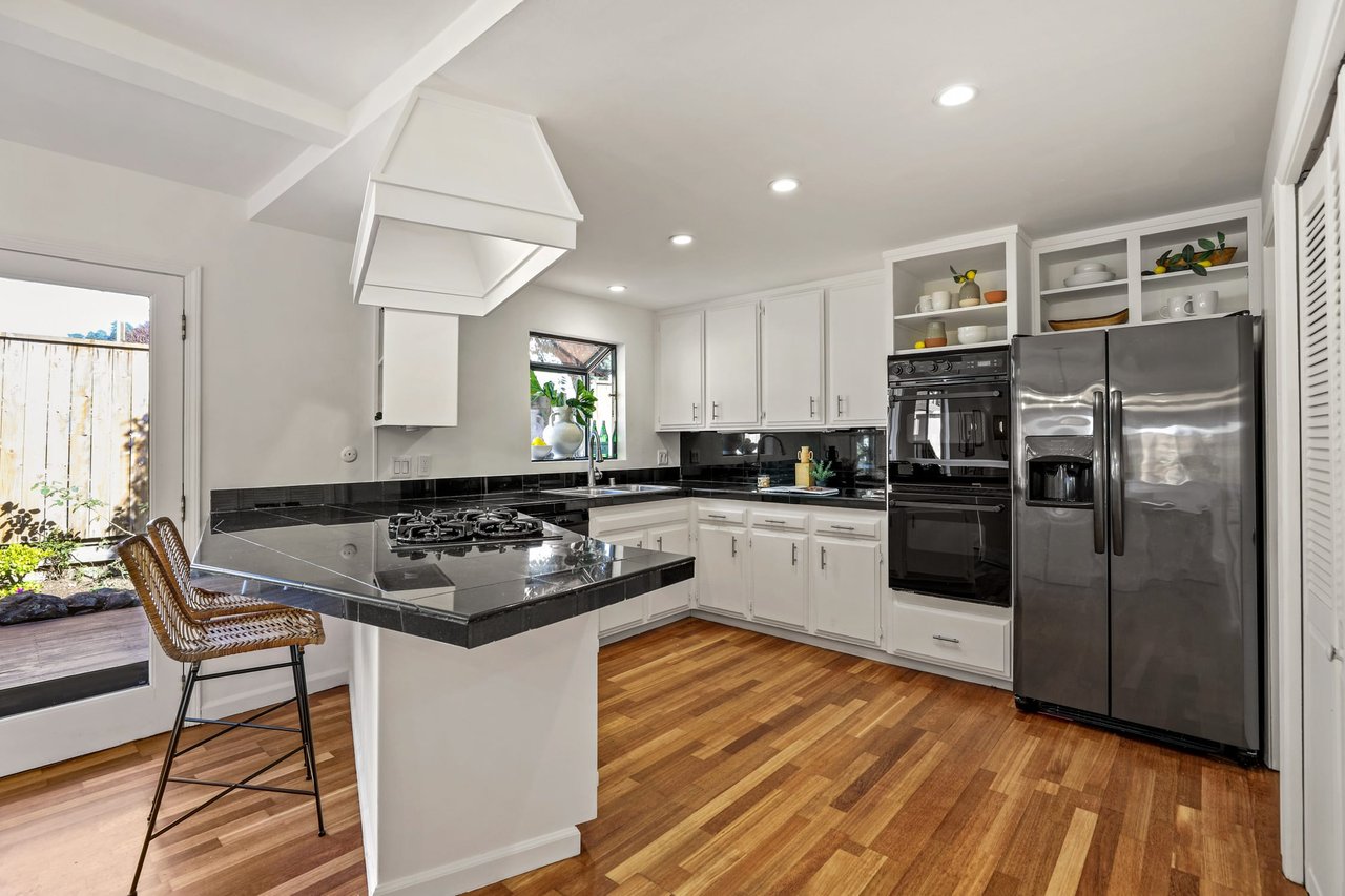 Move in Ready in One of Tiburon's Most Convenient Locations