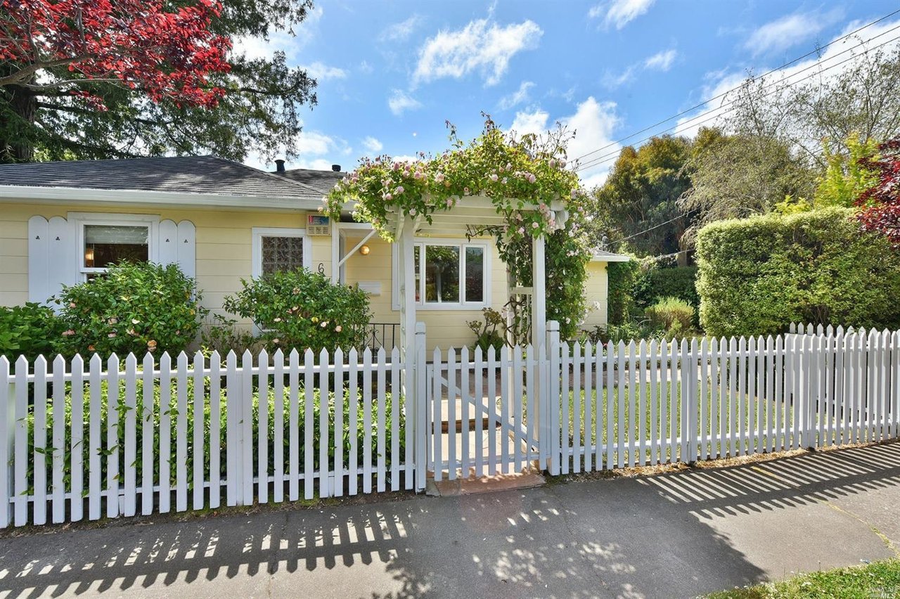6 Amicita Ave