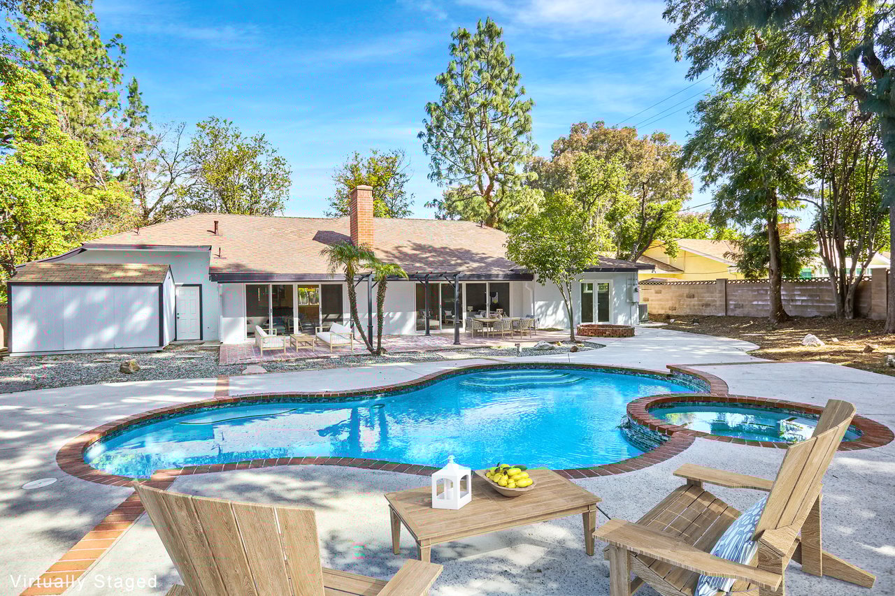 23110 Mulholland Dr