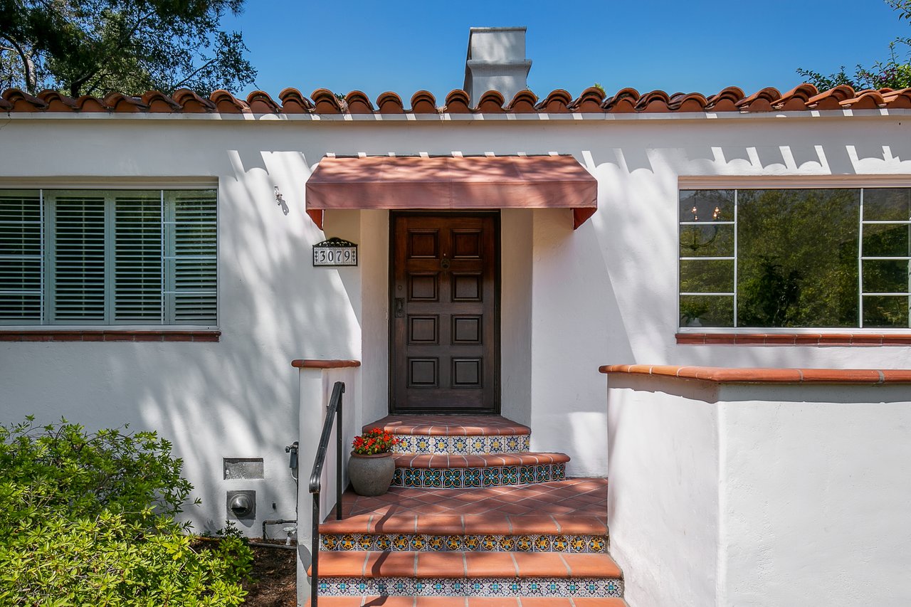 Spanish Colonial Revival with glorious mountain views in Altadena