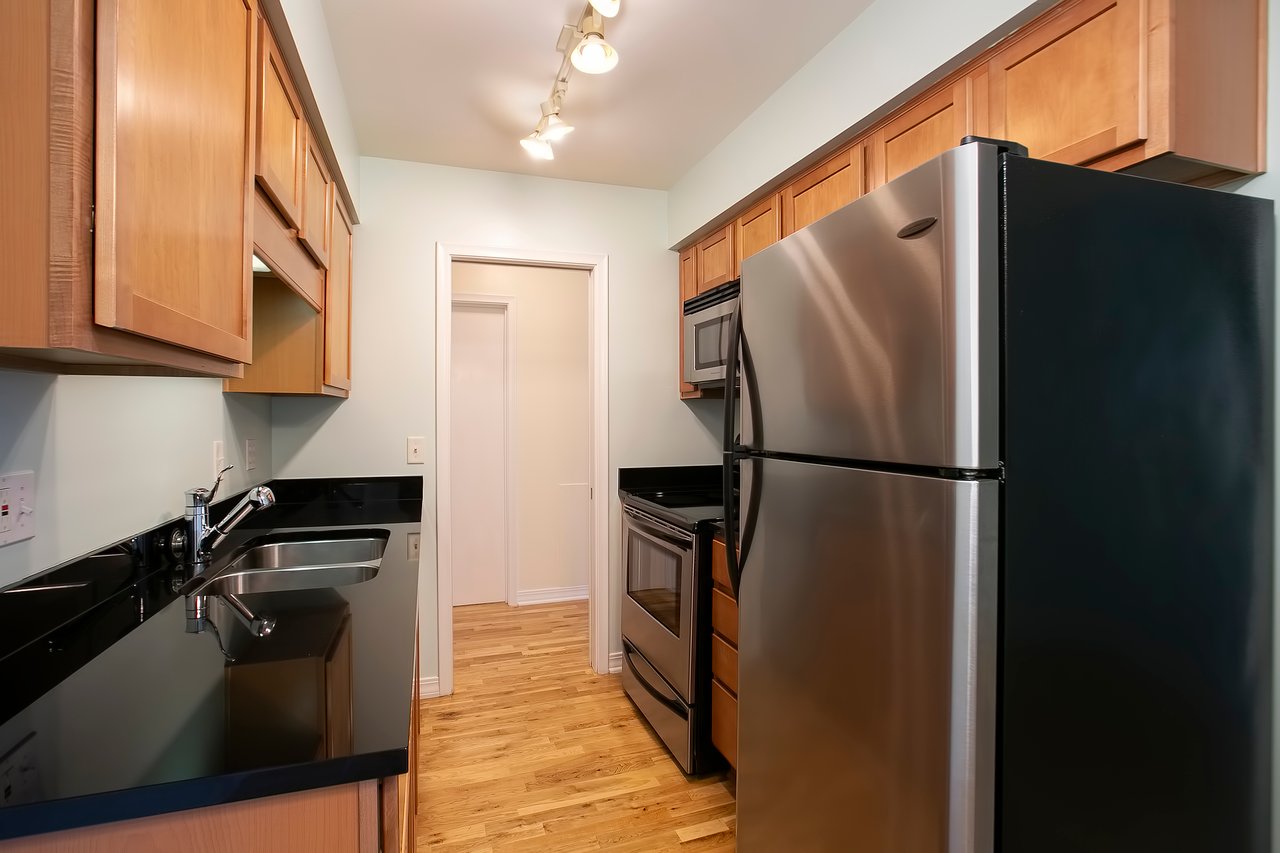 Top Floor Condo in Linden Hills!