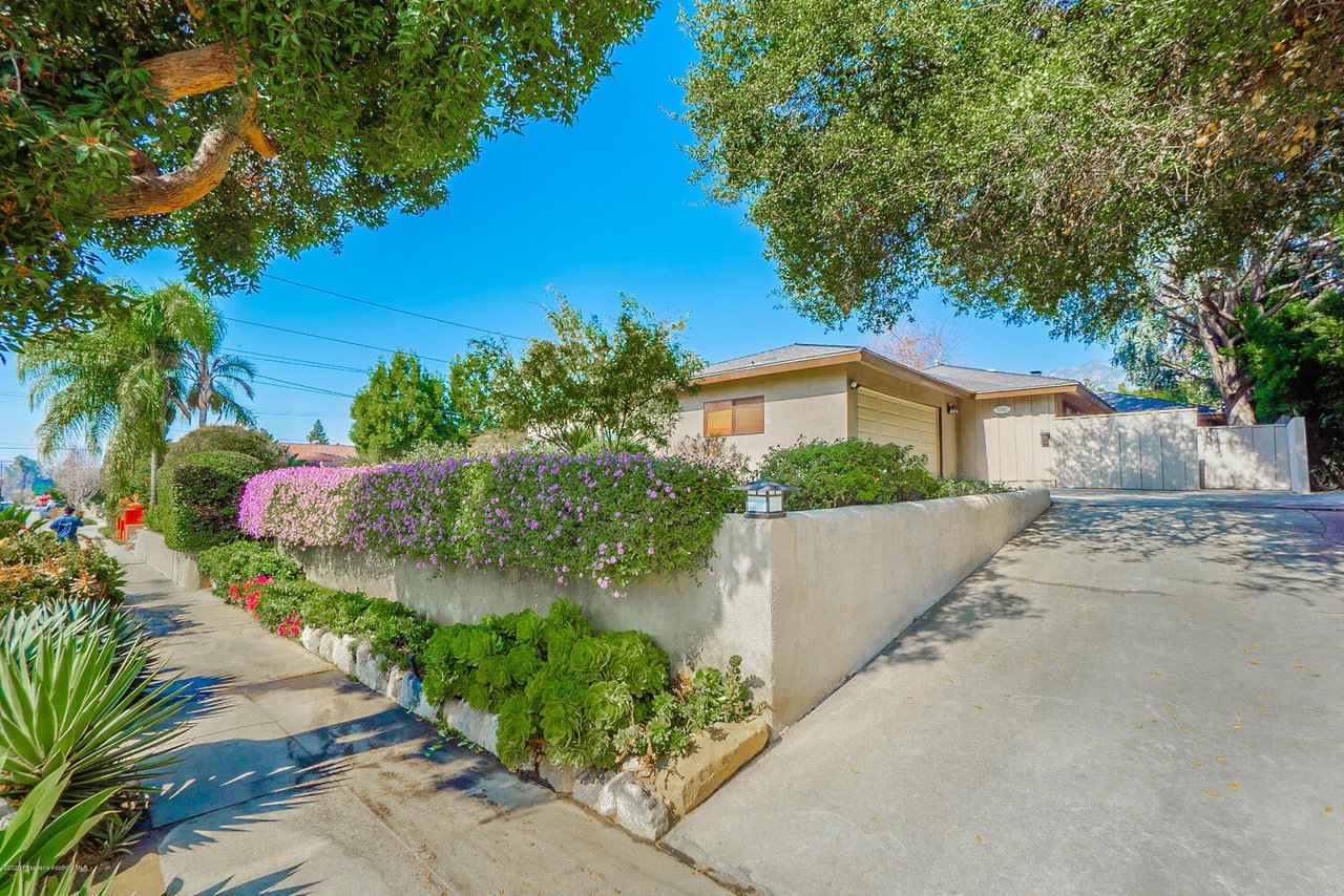 Tranquil Contemporary Home in Altadena
