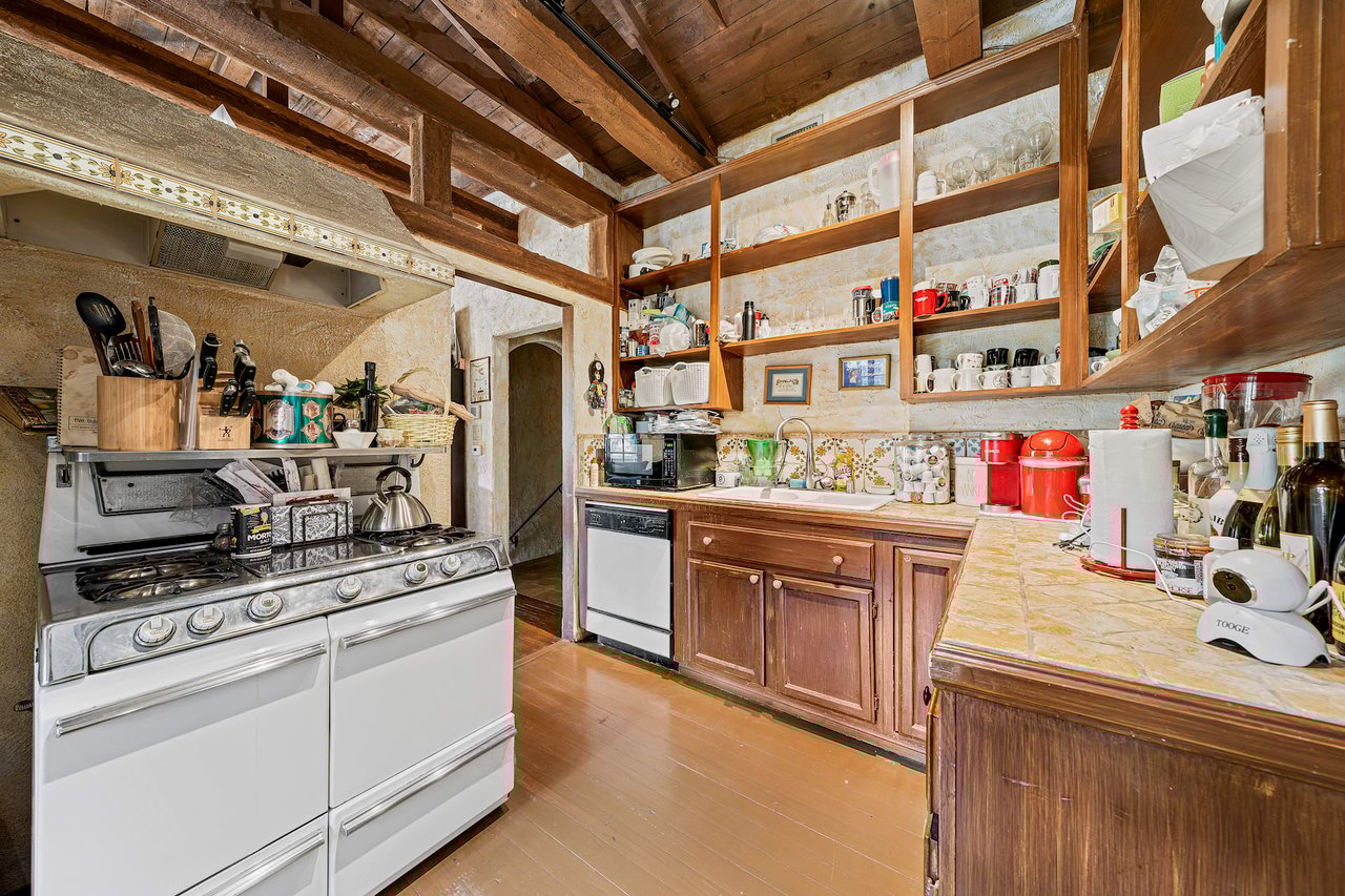 9027 Alden Dr, West Hollywood Adjacent