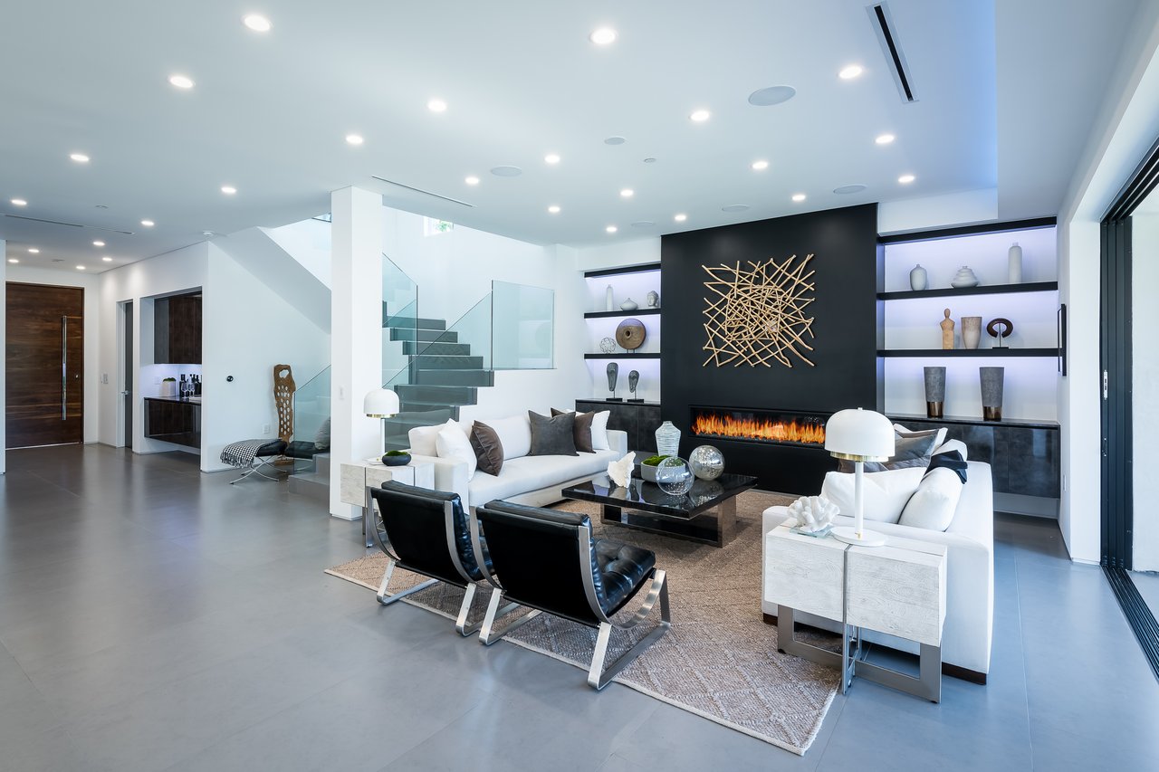 Stunning Modern Smart Home in Sherman Oaks