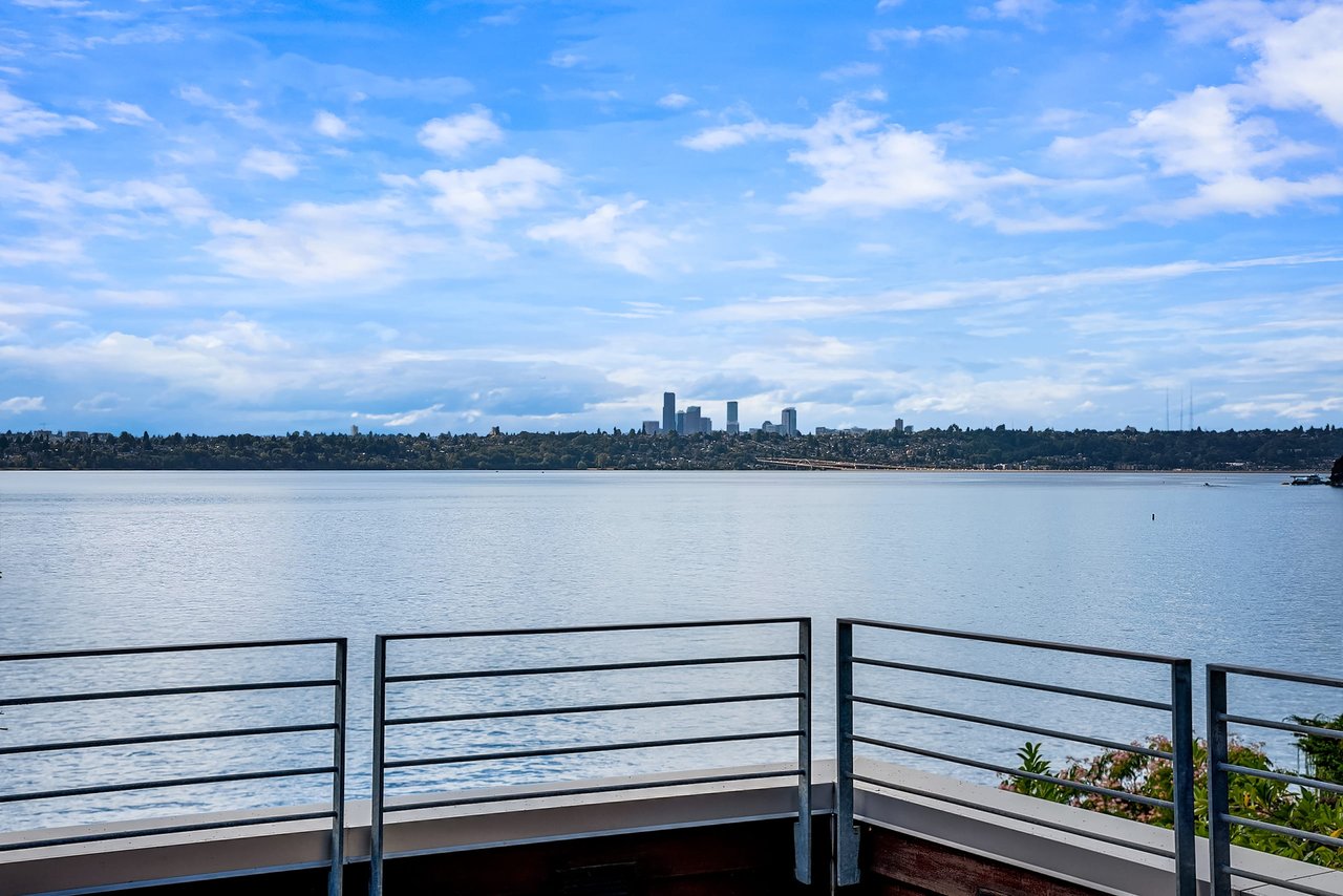 A Prized Residence on Mercer Island