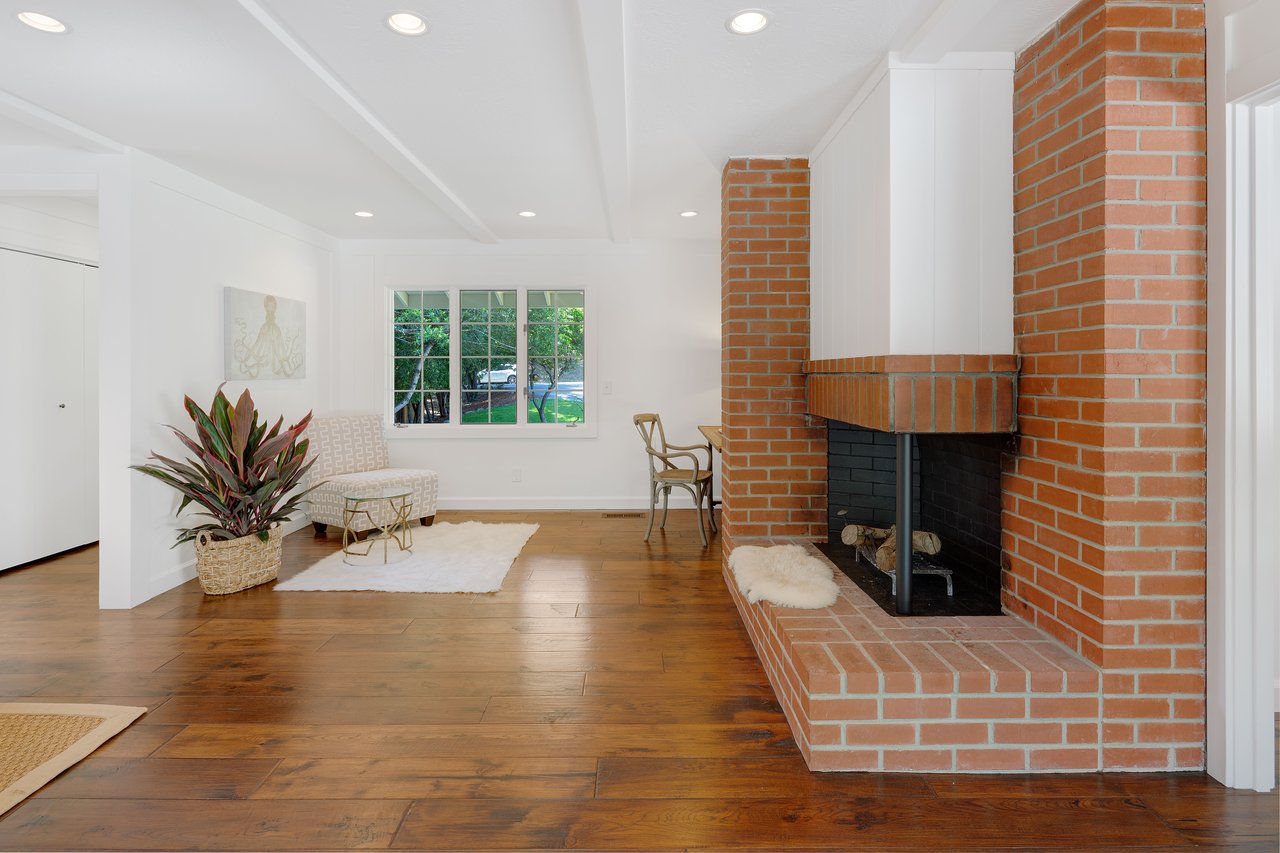 39 Dutch Valley Lane, San Anselmo