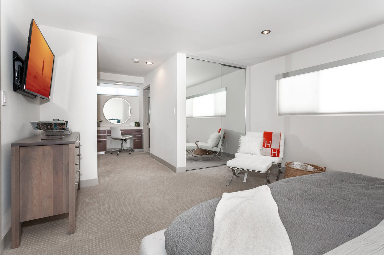 Beautiful Condo in Brentwood