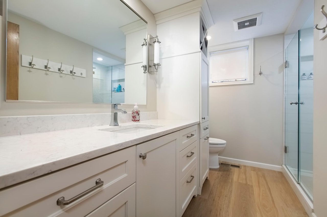 Beautifully Updated Eden Prairie Home on Quiet Cul-De-Sac!