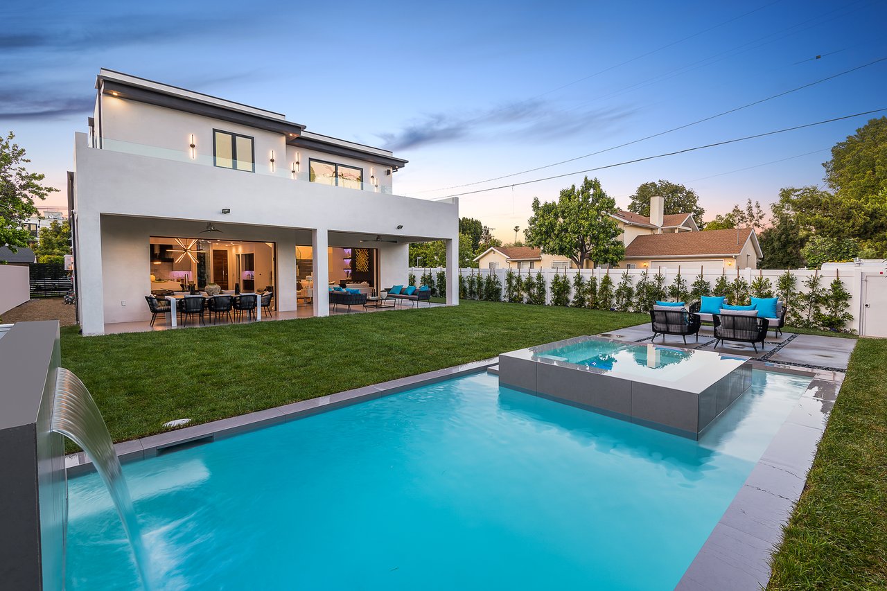 Stunning Modern Smart Home in Sherman Oaks