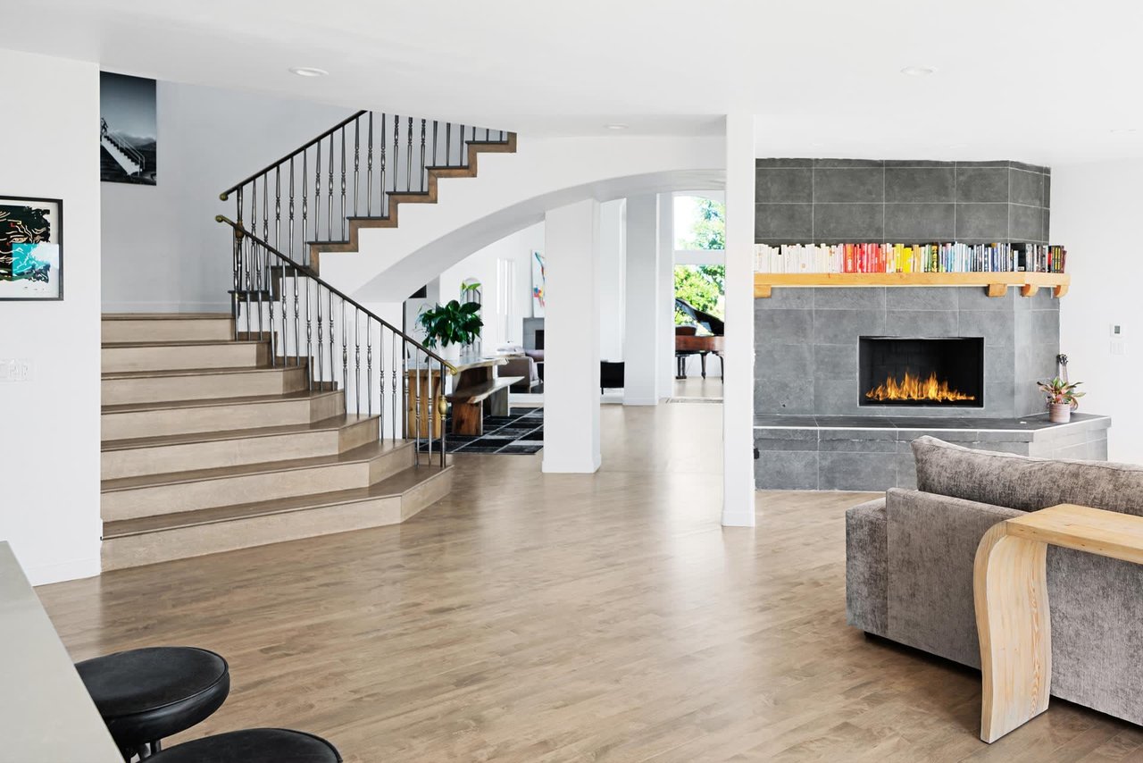 Grandeur House