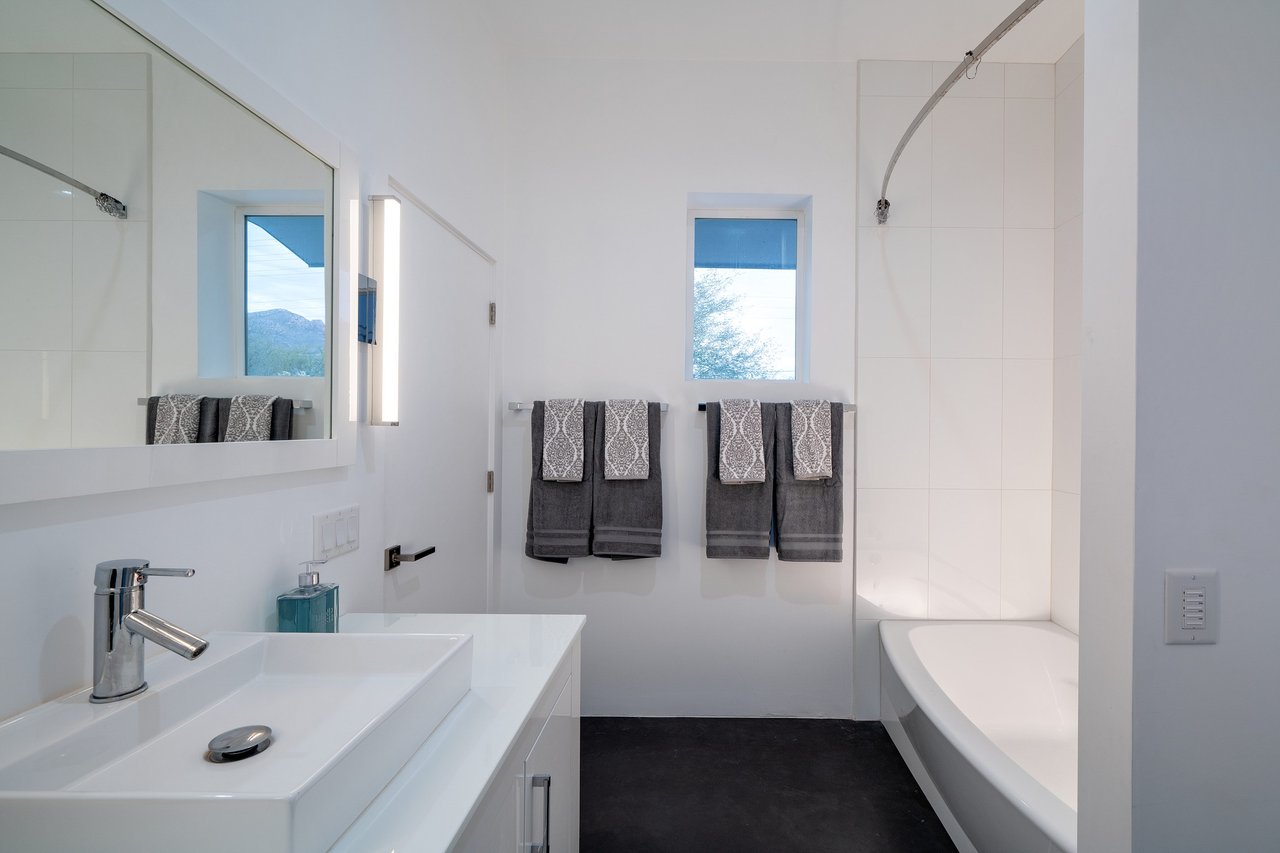 Casas Adobe Estates | Modernist Home