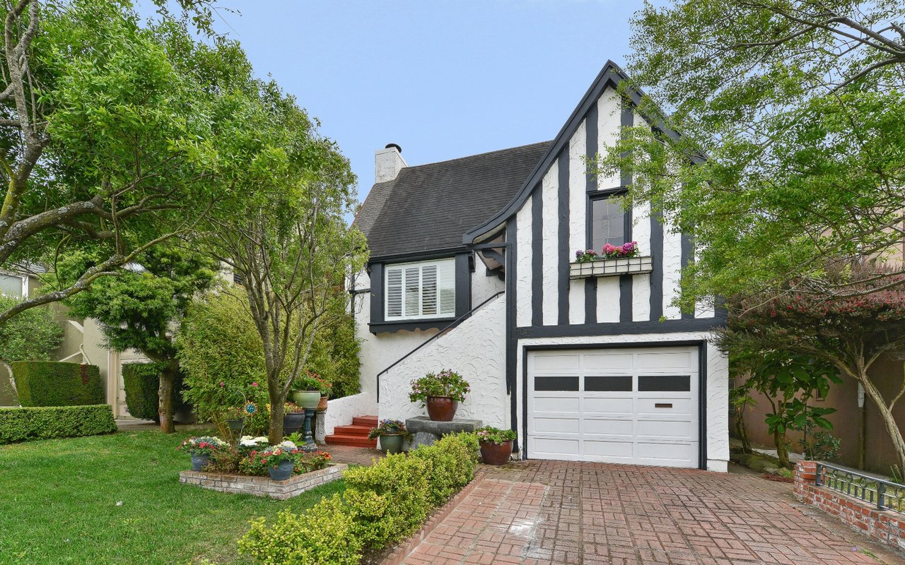 905 Portola Dr