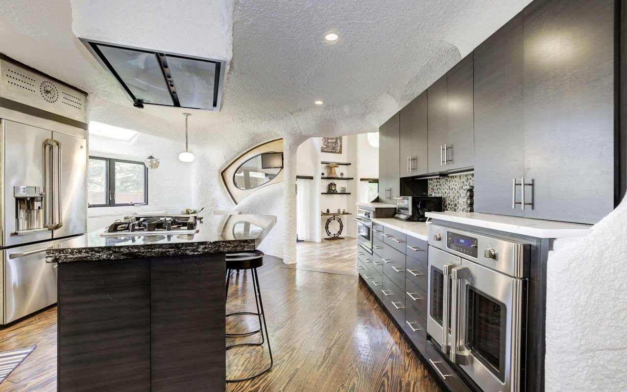 Mushroom House: 4949 Allan Rd
