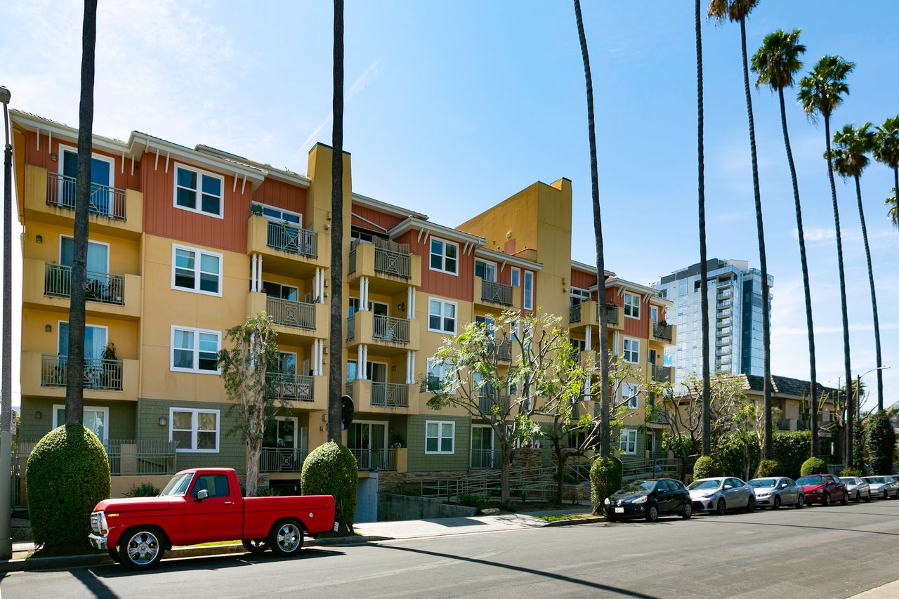 Stylish Condo in the Heart of Hollywood