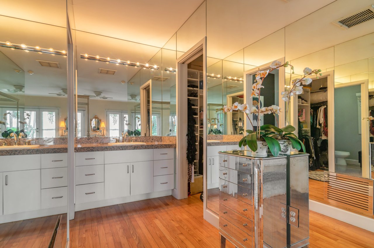 Prestigious Address in Lido Shores