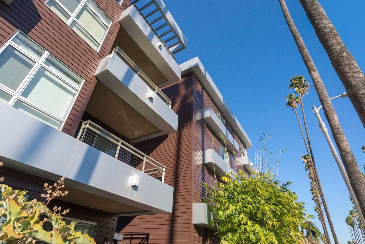 Modern 2 Bedroom/ 2 bath at the Metropol