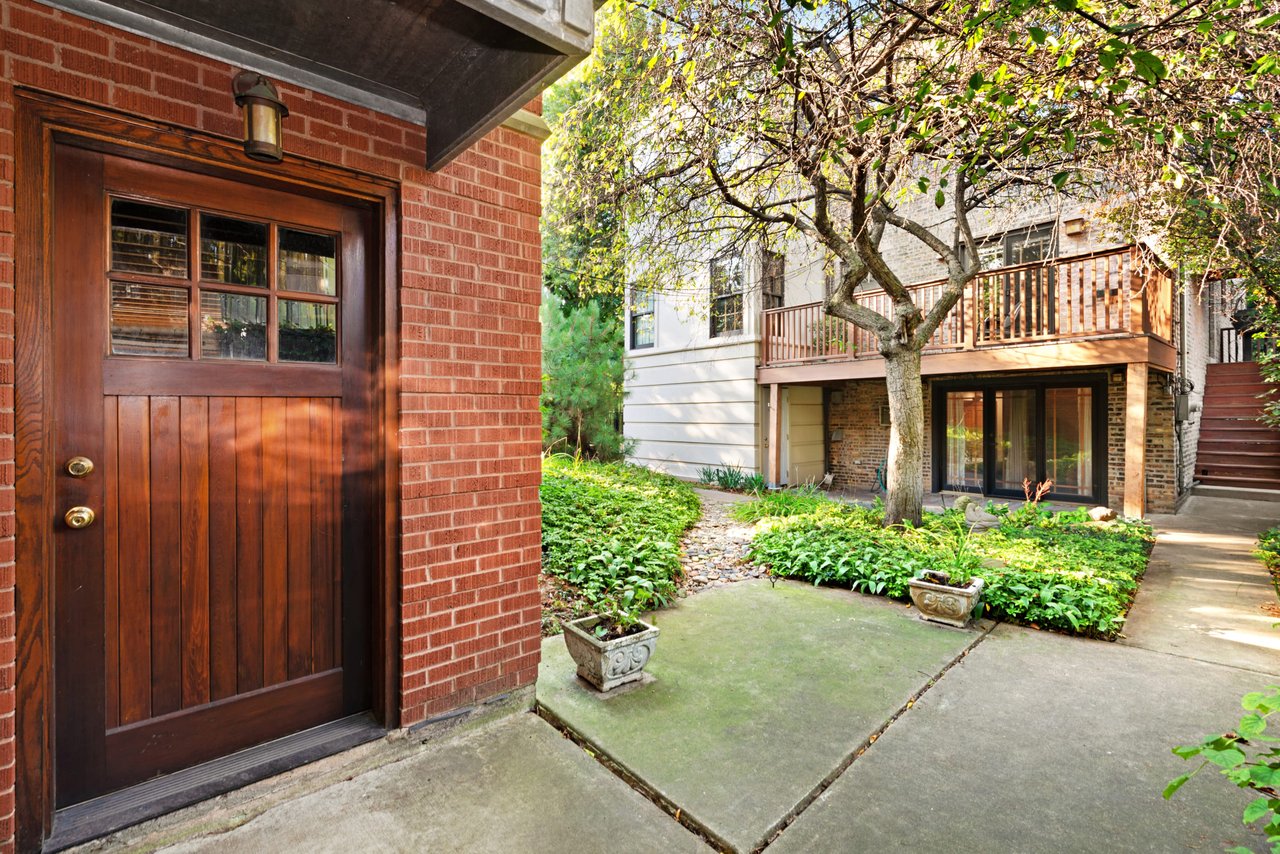 Charming Prairie-Style Logan Square Home: 2657 W. Logan Blvd