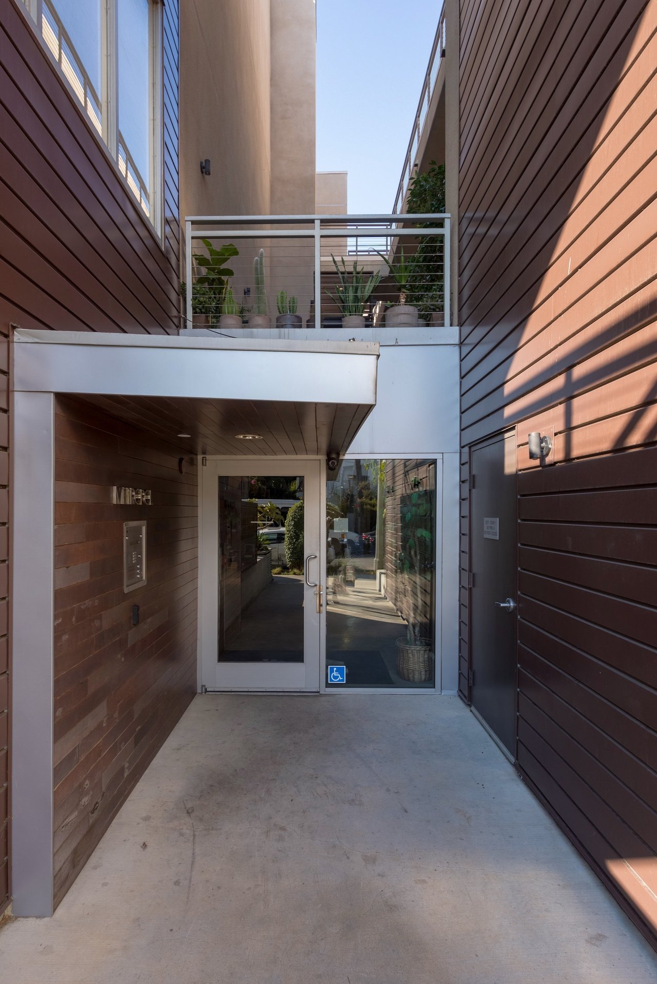 Modern 2 Bedroom/ 2 bath at the Metropol