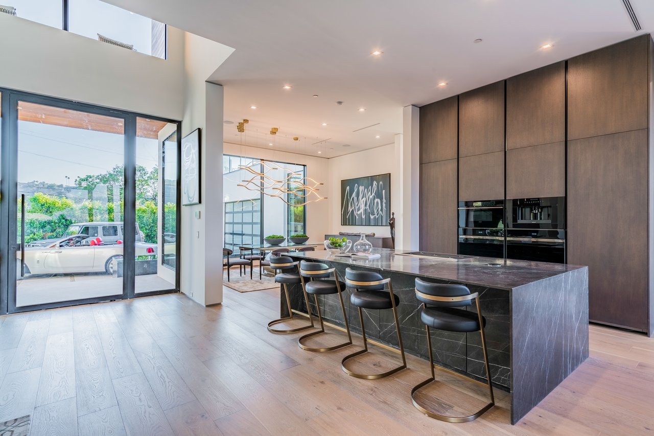 3958 Sunswept Dr