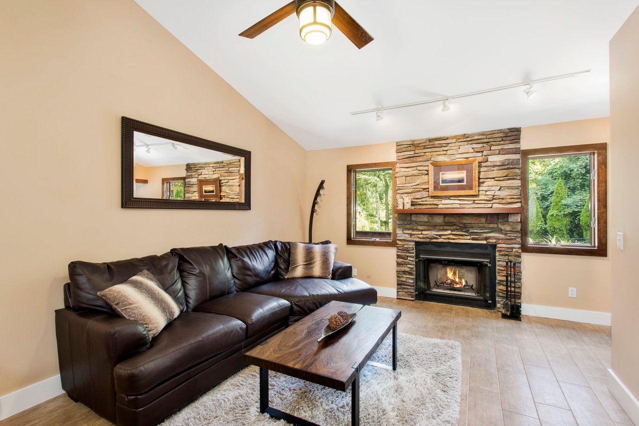 105 East Ct