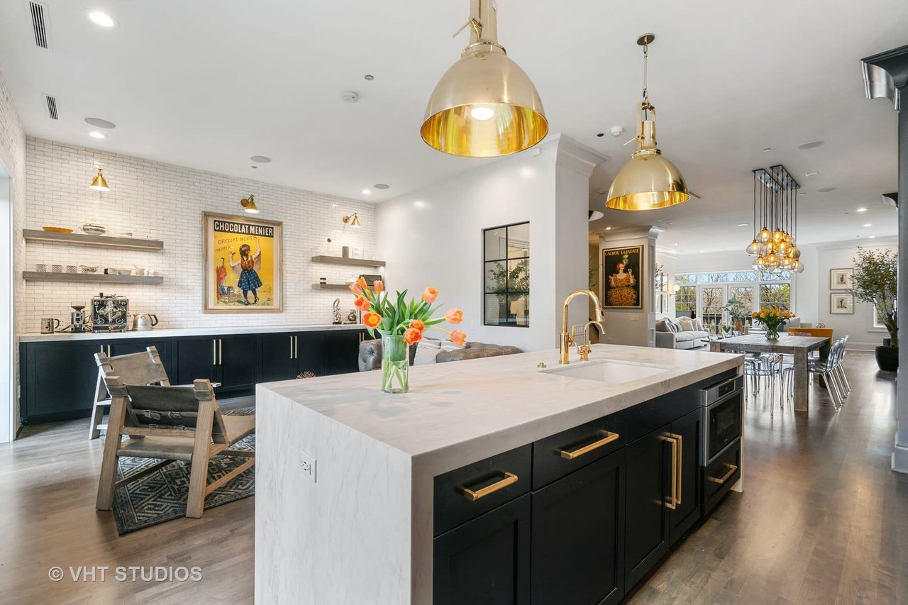 2126 N Lincoln Park West