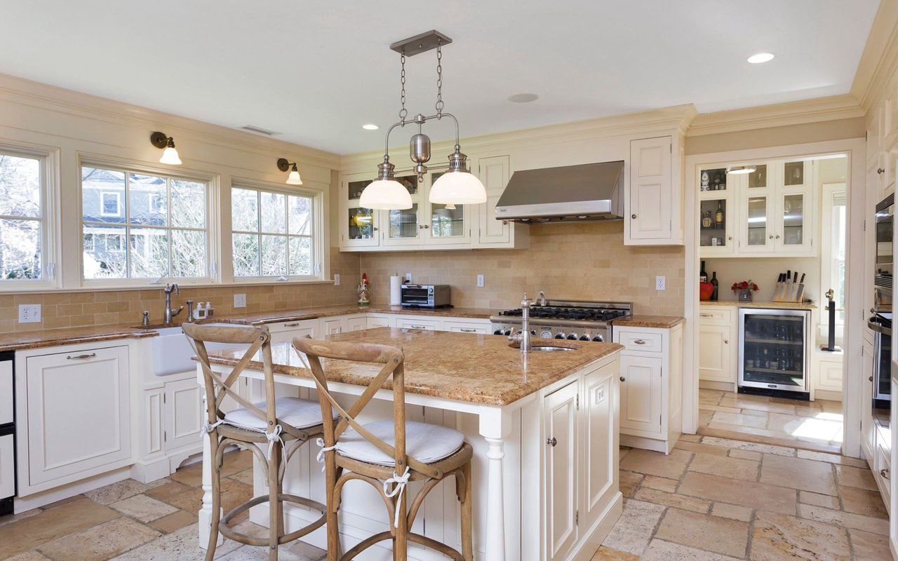 7 Lighthouse Ln