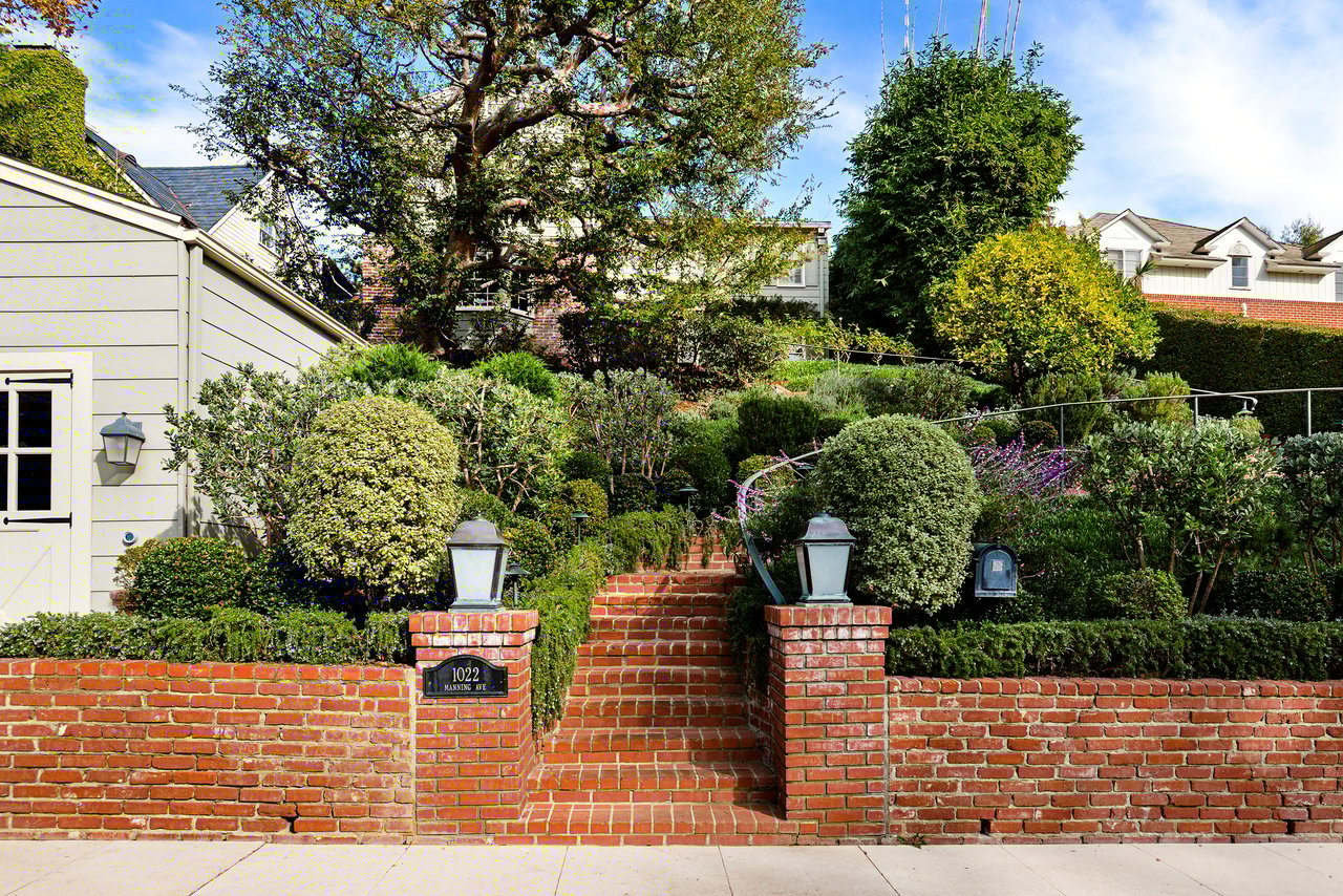 1022 Manning Avenue