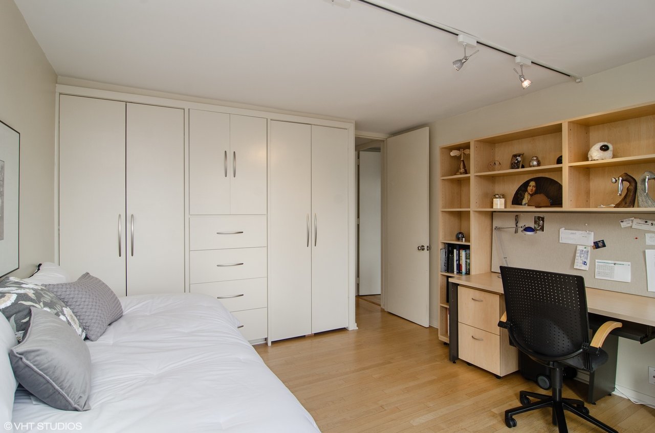 200 E Delaware Pl, #33F