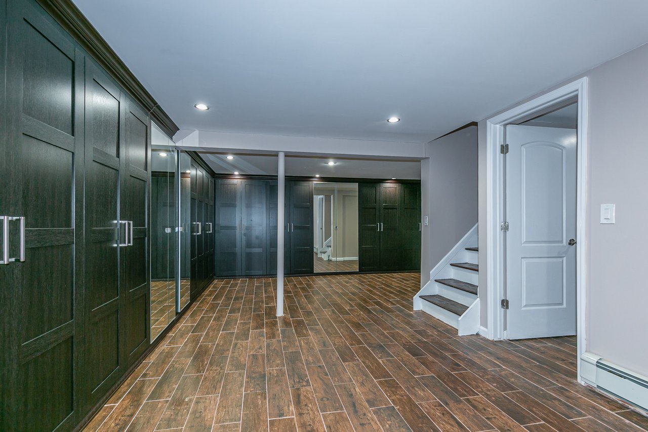 1 W Fern Drive, Jericho