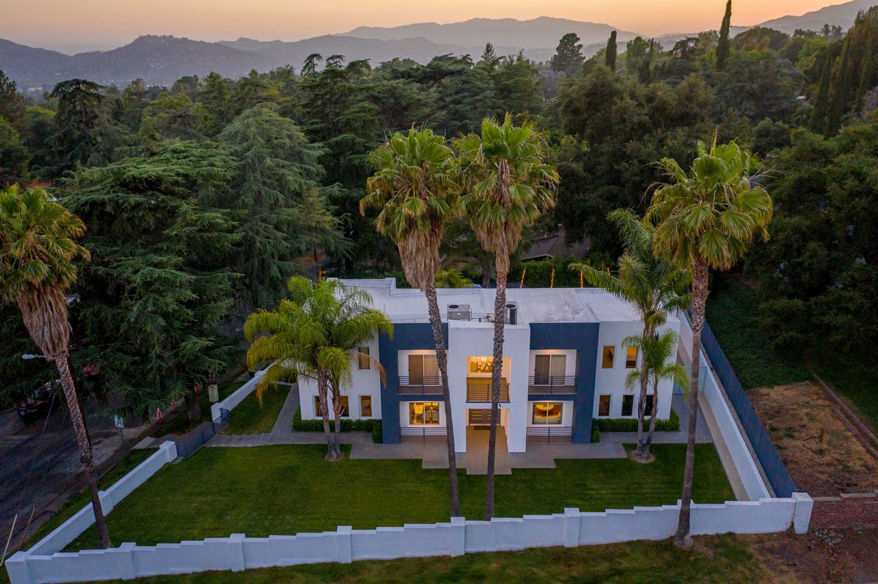 691 East Las Flores