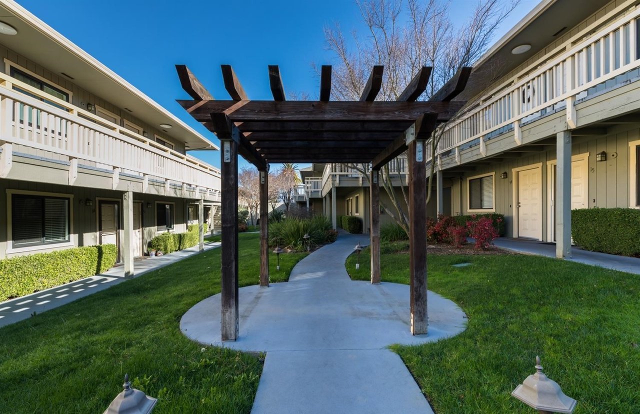 720 Petaluma Blvd S, #24