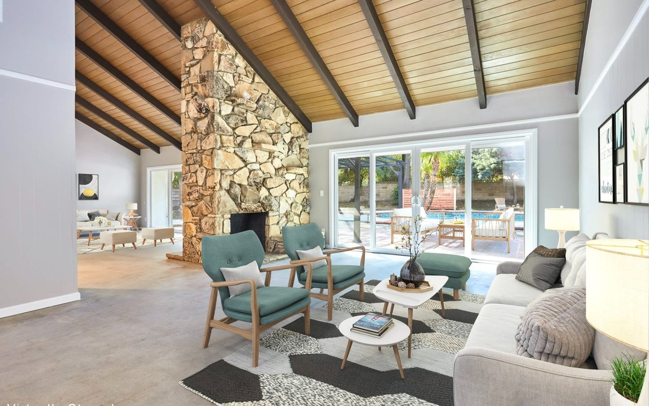 23110 Mulholland Dr