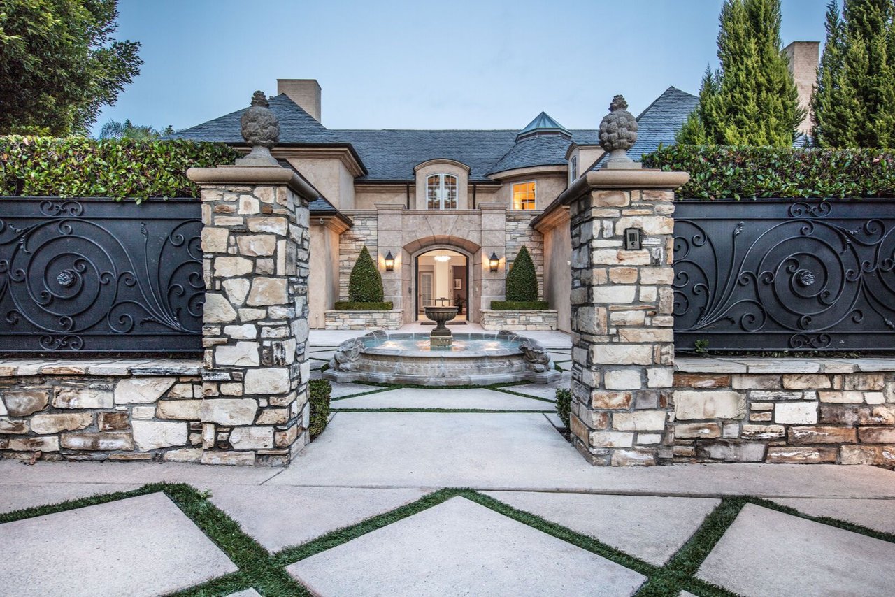 Infinity Manor