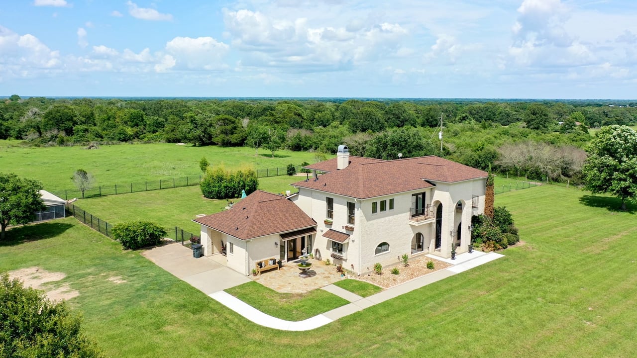 5538 FM 529 Bellville, Tx 77418