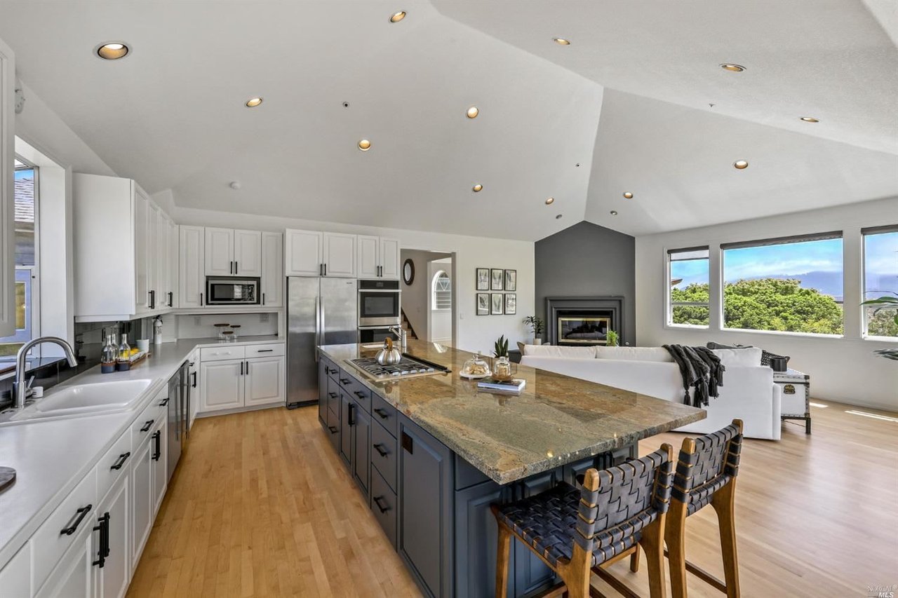 Contemporary Residence Adjacent to Open Space