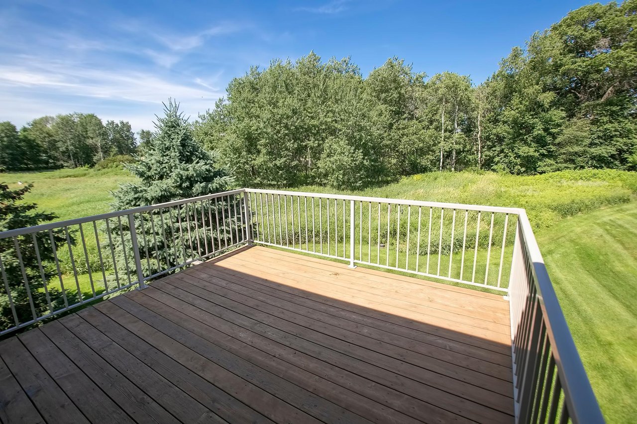 Gorgeous End-Unit Townhome!