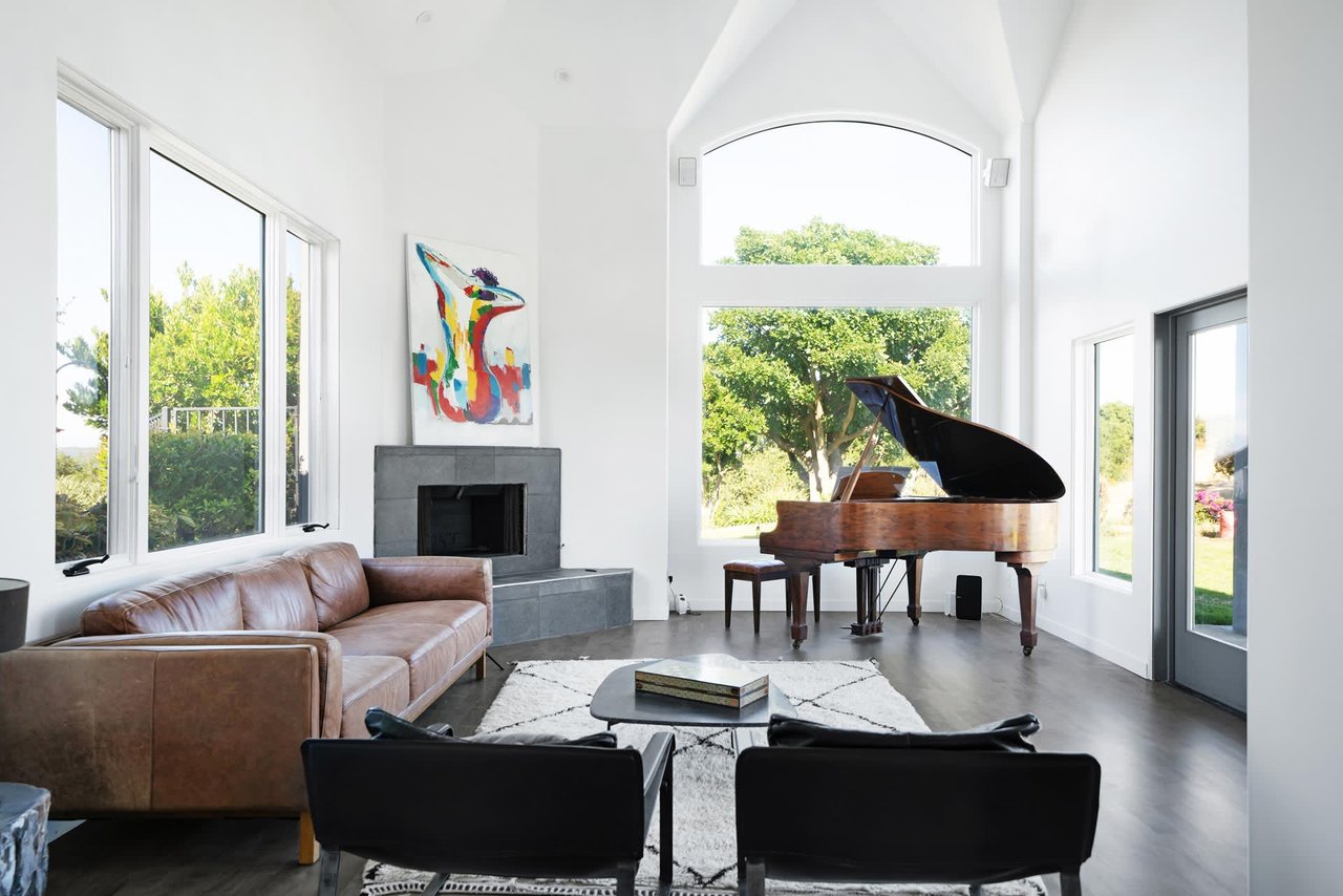 Grandeur House