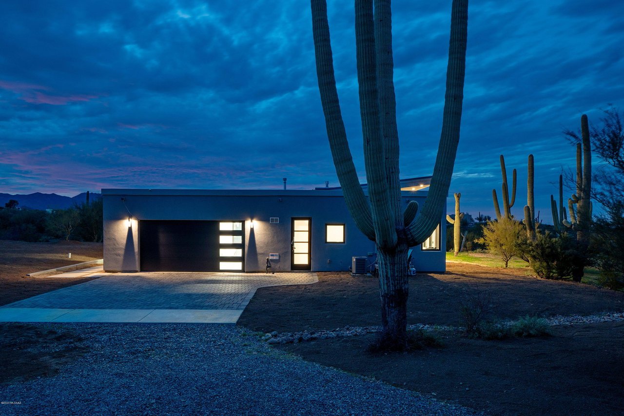 Modern Desert Retreat