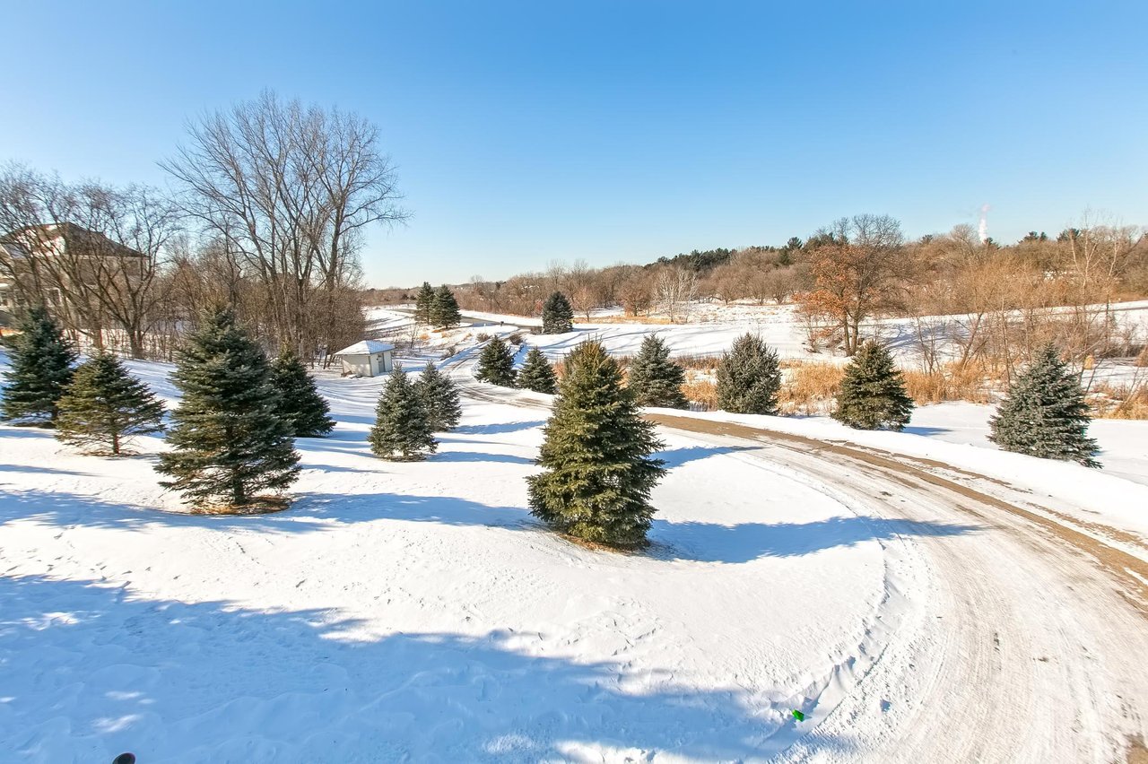 Gorgeous Estate in Inver Grove Heights!