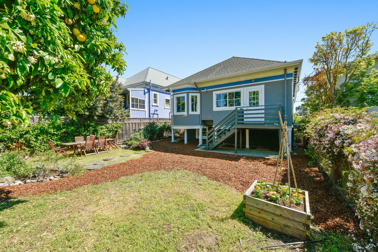811 Santa Clara Ave