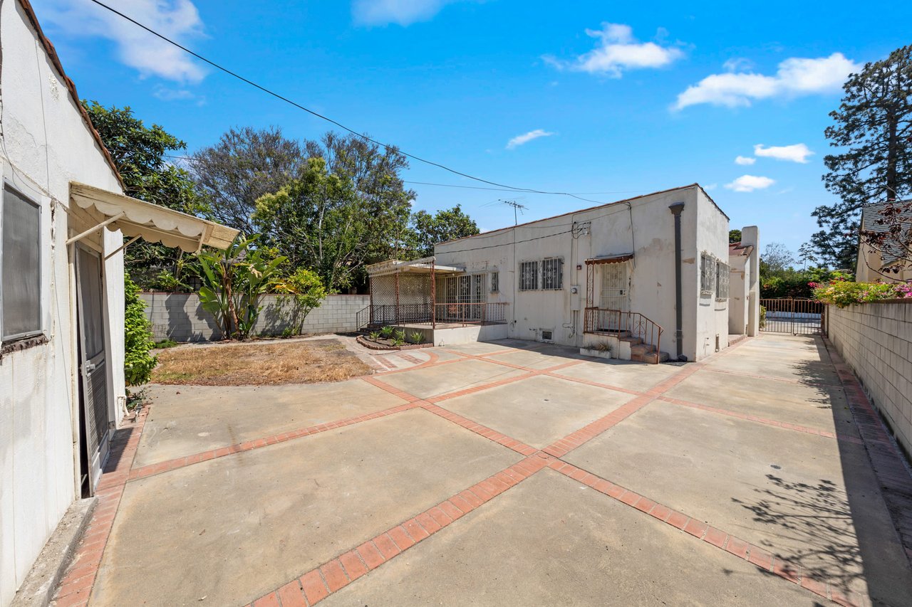 361 S Bundy Dr