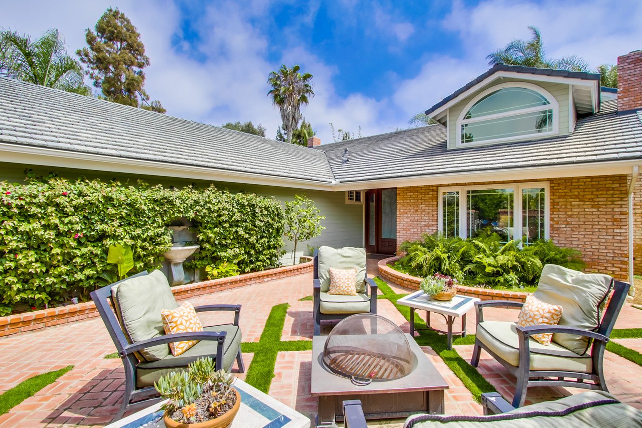 327 La Costa Ave