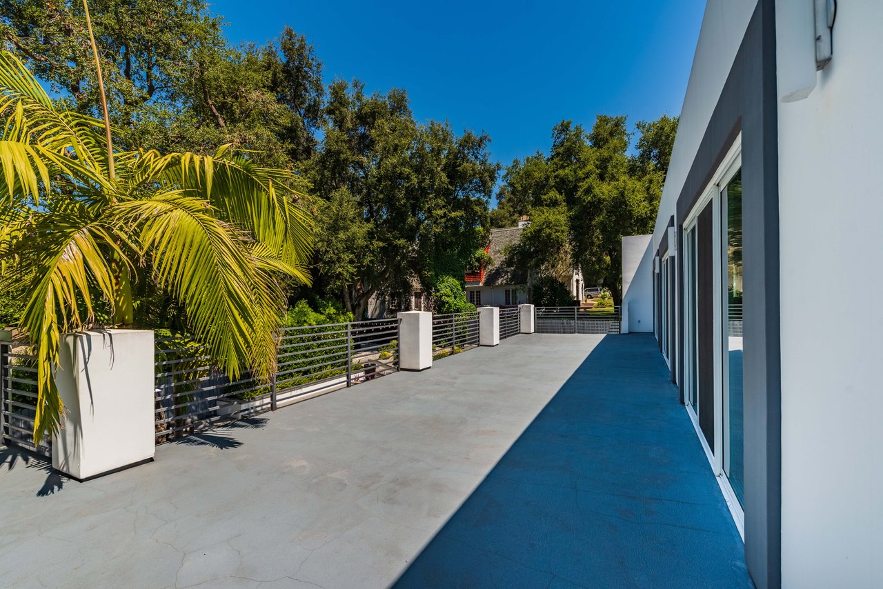 691 East Las Flores
